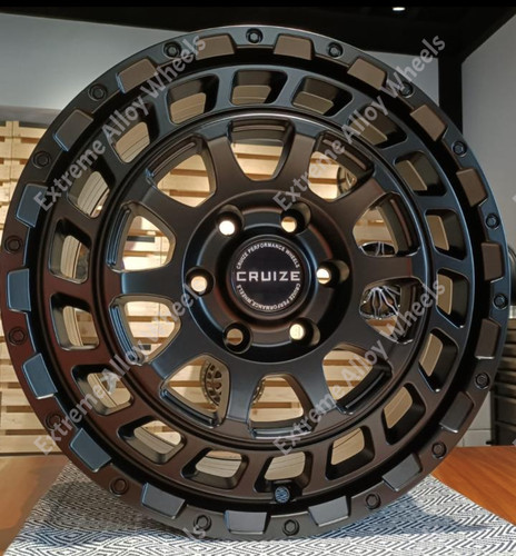 Black swamper alloy wheels - 17",